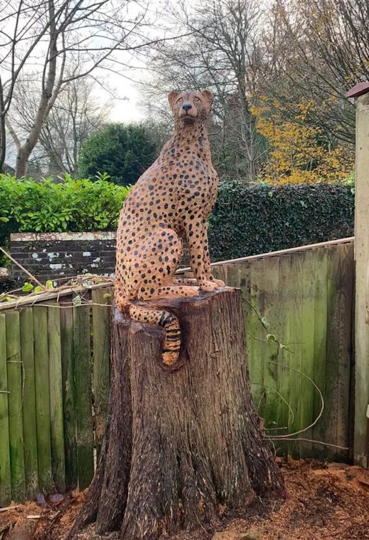 Les sculptures de chiens à la tronçonneuse de Michael Jones Les sculptures de chiens a la tronconneuse de Michael Jones 13 guepard Les-sculptures-de-chiens-a-la-tronconneuse-de-Michael-Jones-13-guepard
