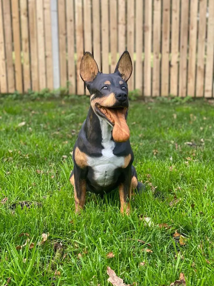 Les sculptures de chiens à la tronçonneuse de Michael Jones Les sculptures de chiens a la tronconneuse de Michael Jones 2 chien Les-sculptures-de-chiens-a-la-tronconneuse-de-Michael-Jones-1-chien