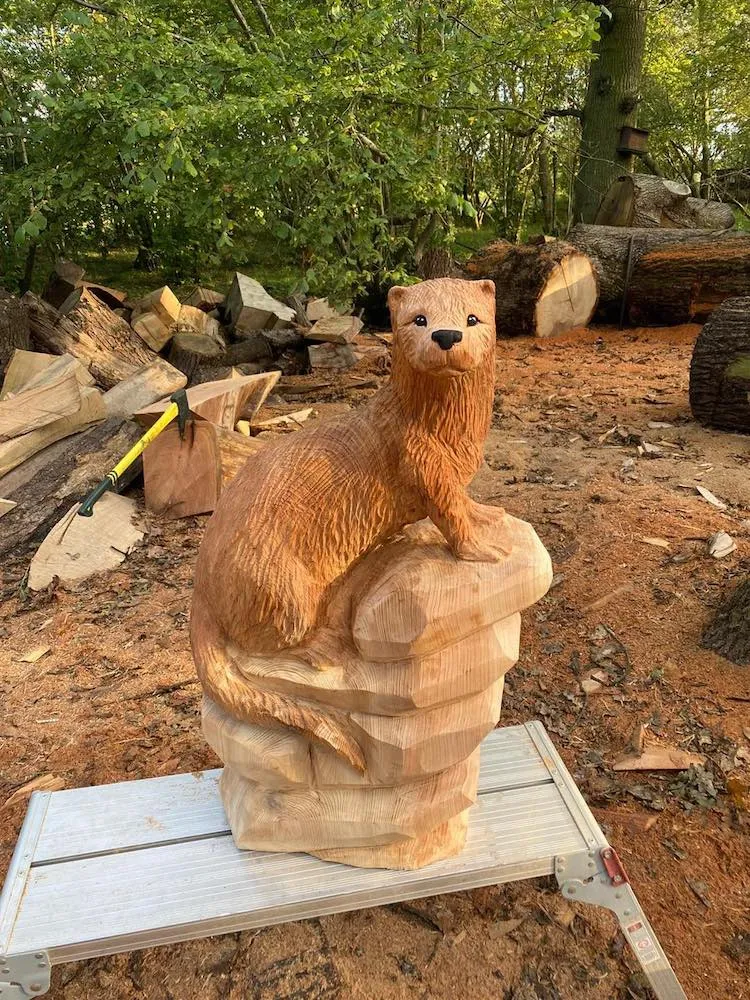 Les sculptures de chiens à la tronçonneuse de Michael Jones Les sculptures de chiens a la tronconneuse de Michael Jones 8 loutre Les-sculptures-de-chiens-a-la-tronconneuse-de-Michael-Jones-8-loutre