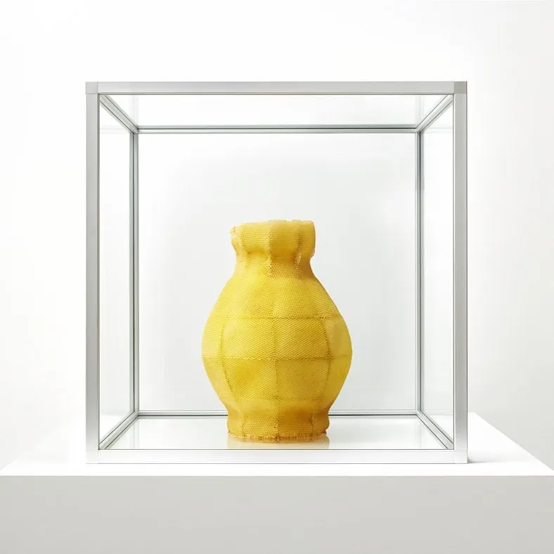 Made by bees - les sculptures par des abeilles de Tomáš Libertíny Made by bees les sculptures par des abeilles de Tomas Libertiny 8 Made-by-bees-les-sculptures-par-des-abeilles-de-Tomas-Libertiny