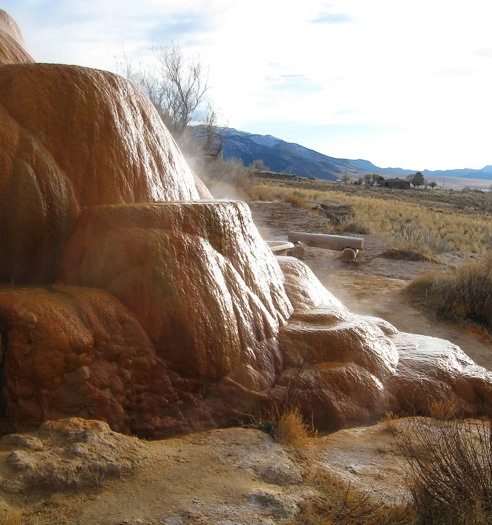 Mystic Hot Springs, les piscines et baignoires géothermiques de l'Utah Mystic Hot Springs les piscines et baignoires geothermiques de l Utah 4 Mystic-Hot-Springs-les-piscines-et-baignoires-geothermiques-de-l-Utah-4