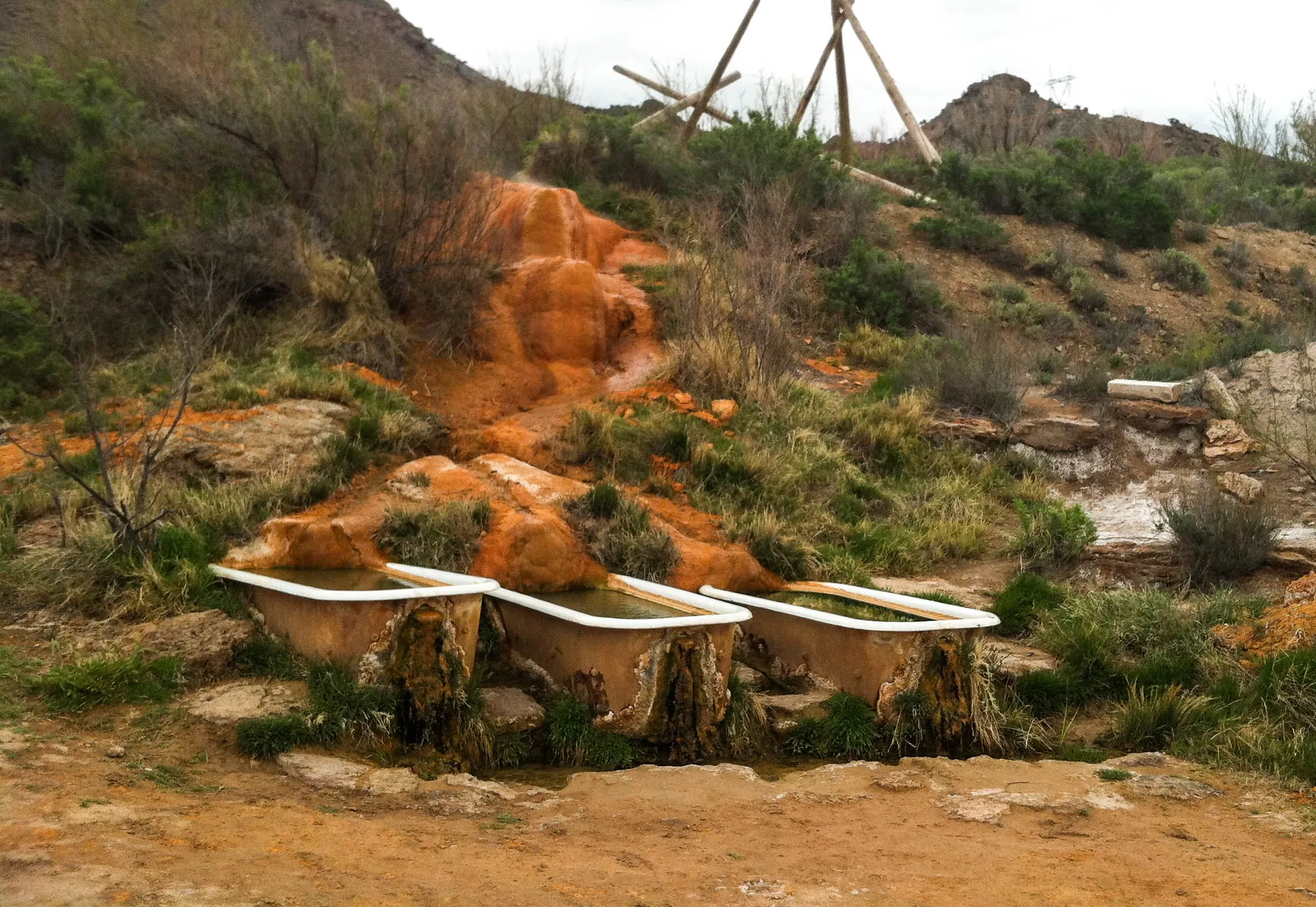 Mystic Hot Springs, les piscines et baignoires géothermiques de l'Utah Mystic Hot Springs les piscines et baignoires geothermiques de l Utah 5 Mystic-Hot-Springs-les-piscines-et-baignoires-geothermiques-de-l-Utah-5