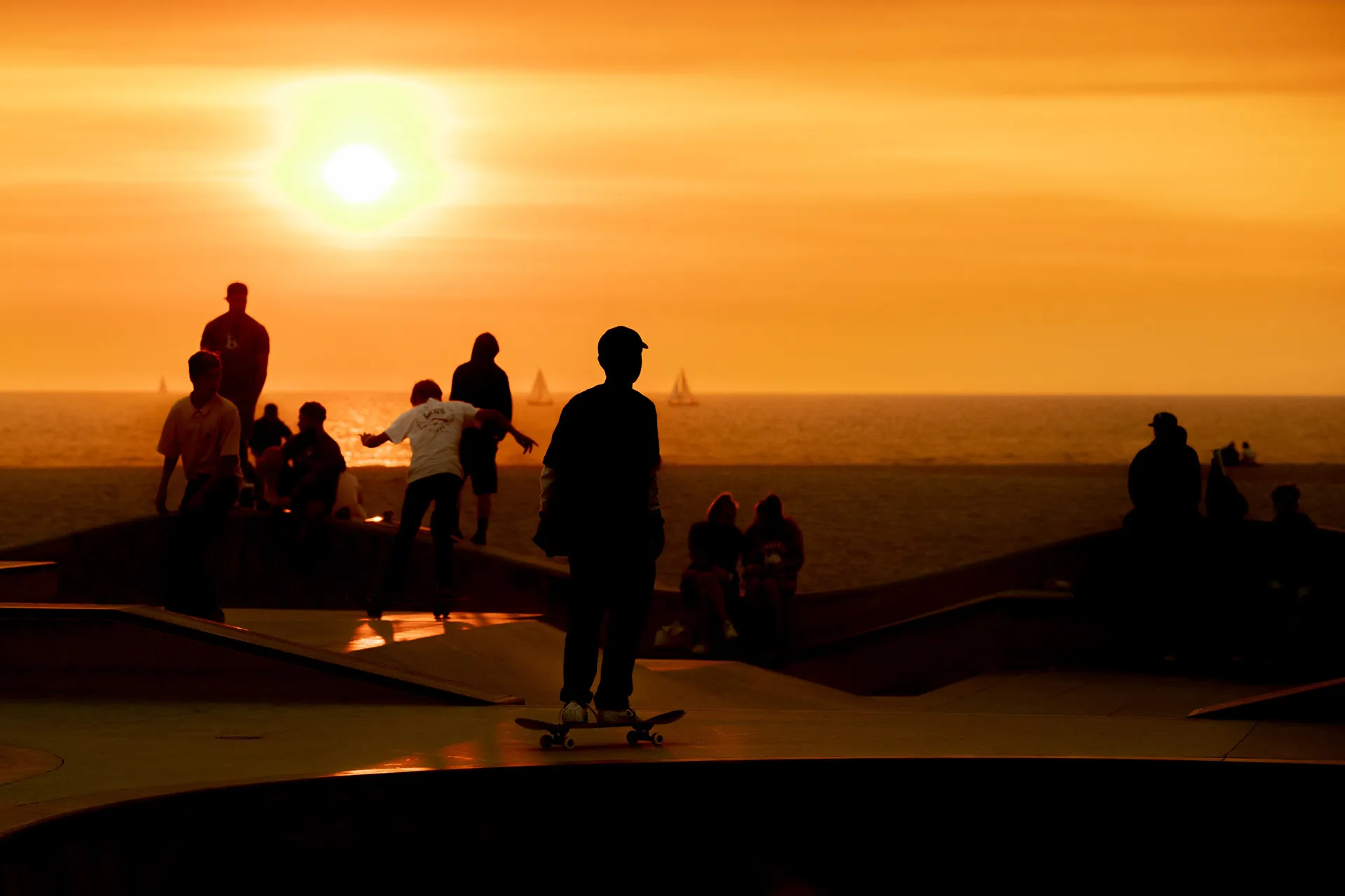 Portraits et silhouettes au coucher du soleil sur Venice Beach Portraits et silhouettes au coucher du soleil sur Venice Beach los angeles californie 10 Portraits-et-silhouettes-au-coucher-du-soleil-sur-Venice-Beach-los-angeles-californie-10