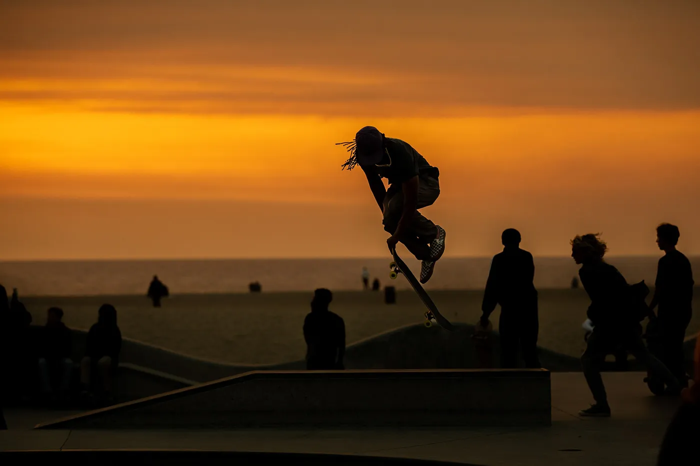 Portraits et silhouettes au coucher du soleil sur Venice Beach Portraits et silhouettes au coucher du soleil sur Venice Beach los angeles californie 9 Portraits-et-silhouettes-au-coucher-du-soleil-sur-Venice-Beach-los-angeles-californie-9