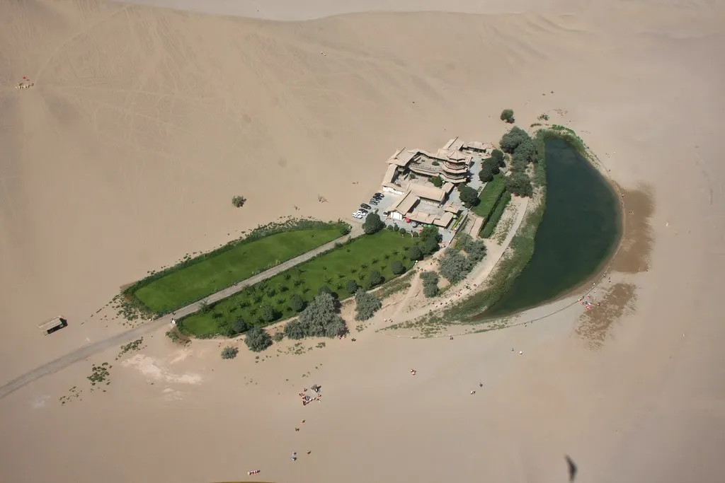Yueyaquan - le lac du croissant de lune du désert de Dunhuang Yueyaquan le lac du croissant de lune du desert de Dunhuang 4 Yueyaquan-le-lac-du-croissant-de-lune-du-desert-de-Dunhuang-4