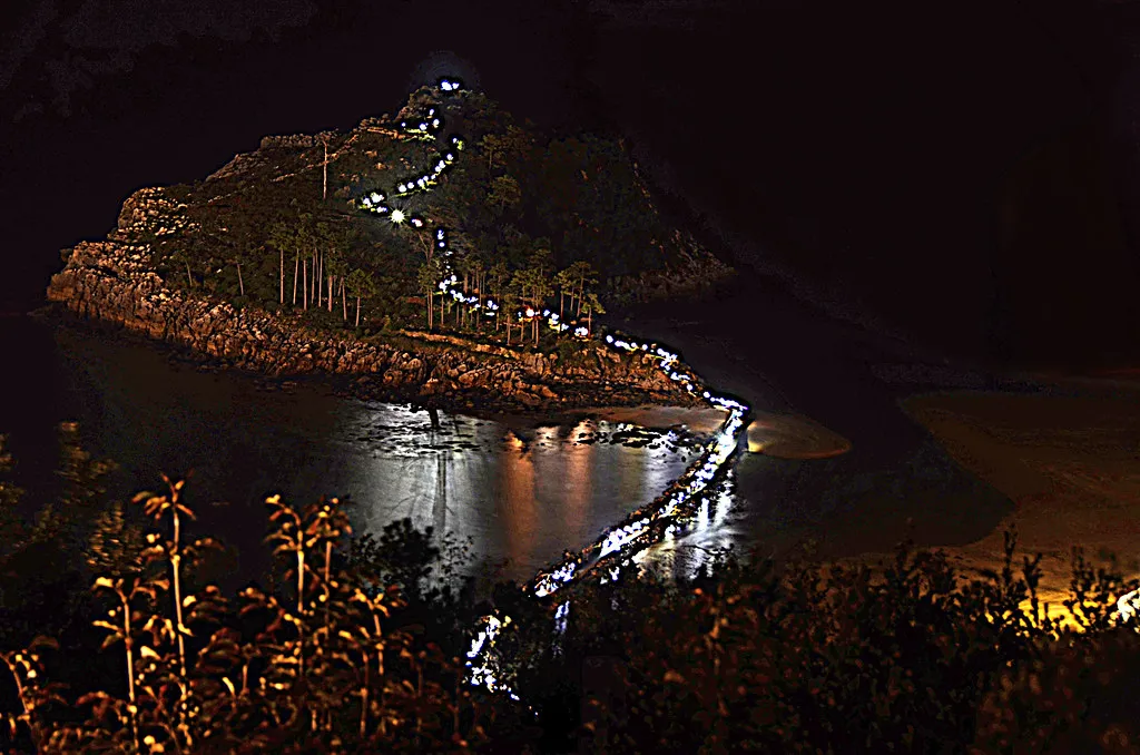 l'île de Gaztelugatxe et ses 241 marches au dessus de l'océan l ile de Gaztelugatxe et ses 241 marches au dessus de la mer pays basque espagne 10 l-ile-de-Gaztelugatxe-et-ses-241-marches-au-dessus-de-la-mer-pays-basque-espagne-10