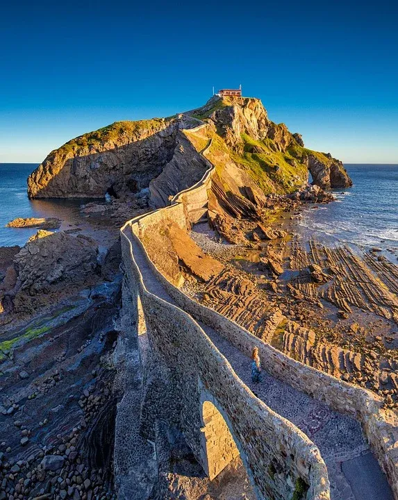l'île de Gaztelugatxe et ses 241 marches au dessus de l'océan l ile de Gaztelugatxe et ses 241 marches au dessus de la mer pays basque espagne 4 l-ile-de-Gaztelugatxe-et-ses-241-marches-au-dessus-de-la-mer-pays-basque-espagne-4