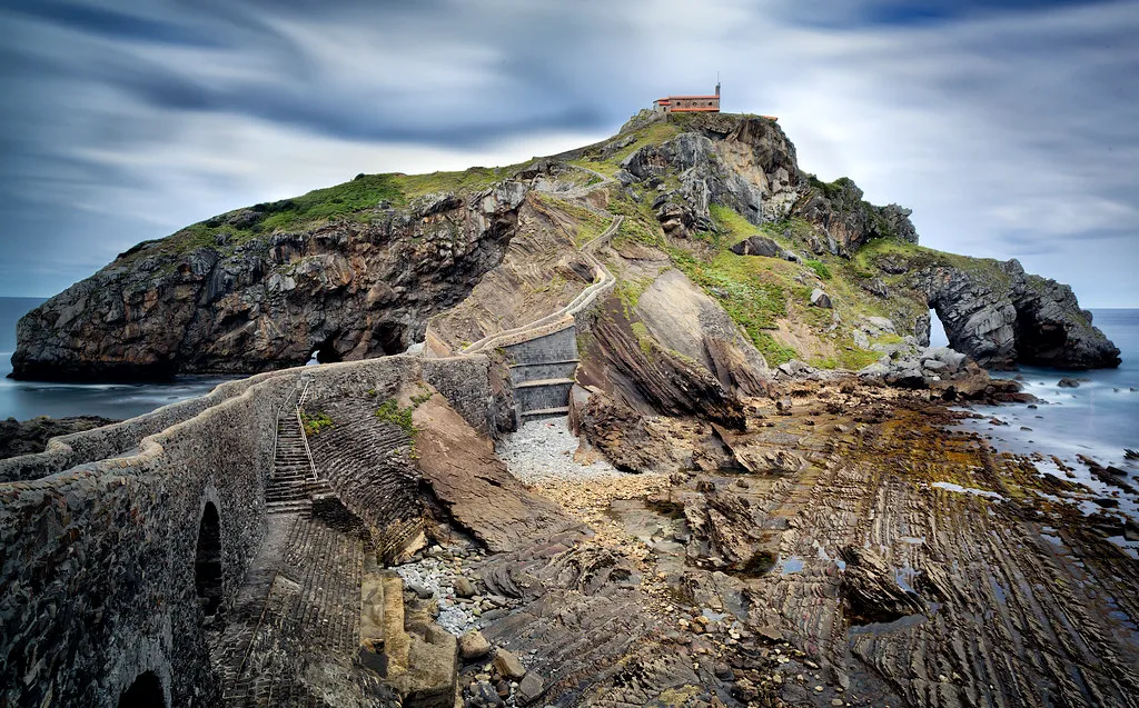 l'île de Gaztelugatxe et ses 241 marches au dessus de l'océan l ile de Gaztelugatxe et ses 241 marches au dessus de la mer pays basque espagne 8 l-ile-de-Gaztelugatxe-et-ses-241-marches-au-dessus-de-la-mer-pays-basque-espagne-8