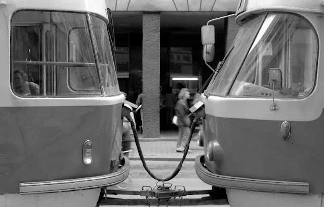 33 clichés noir et blanc de Prague dans les années 1990 33 cliches noir et blanc de Prague dans les annees 1990 republique tcheque 10 33-cliches-noir-et-blanc-de-Prague-dans-les-annees-1990-republique-tcheque