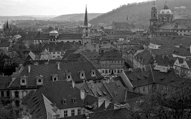 33 clichés noir et blanc de Prague dans les années 1990 33 cliches noir et blanc de Prague dans les annees 1990 republique tcheque 19 33-cliches-noir-et-blanc-de-Prague-dans-les-annees-1990-republique-tcheque
