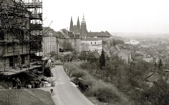 33 clichés noir et blanc de Prague dans les années 1990 33 cliches noir et blanc de Prague dans les annees 1990 republique tcheque 22 33-cliches-noir-et-blanc-de-Prague-dans-les-annees-1990-republique-tcheque