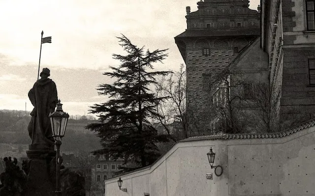 33 clichés noir et blanc de Prague dans les années 1990 33 cliches noir et blanc de Prague dans les annees 1990 republique tcheque 23 33-cliches-noir-et-blanc-de-Prague-dans-les-annees-1990-republique-tcheque