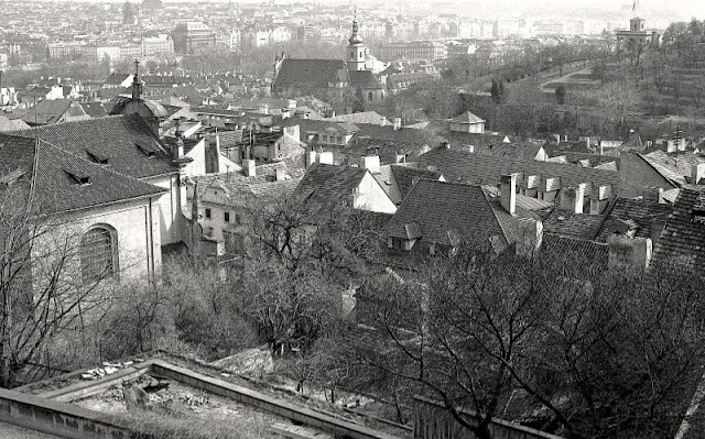 33 clichés noir et blanc de Prague dans les années 1990 33 cliches noir et blanc de Prague dans les annees 1990 republique tcheque 27 33-cliches-noir-et-blanc-de-Prague-dans-les-annees-1990-republique-tcheque