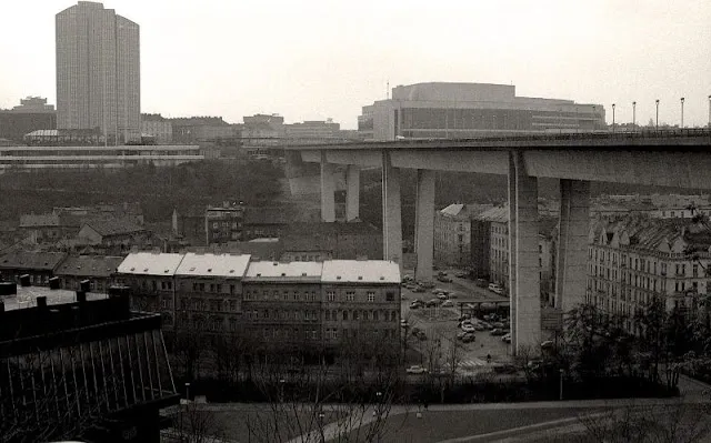 33 clichés noir et blanc de Prague dans les années 1990 33 cliches noir et blanc de Prague dans les annees 1990 republique tcheque 29 33-cliches-noir-et-blanc-de-Prague-dans-les-annees-1990-republique-tcheque