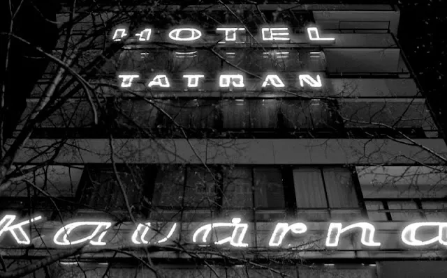 33 clichés noir et blanc de Prague dans les années 1990 33 cliches noir et blanc de Prague dans les annees 1990 republique tcheque 30 33-cliches-noir-et-blanc-de-Prague-dans-les-annees-1990-republique-tcheque