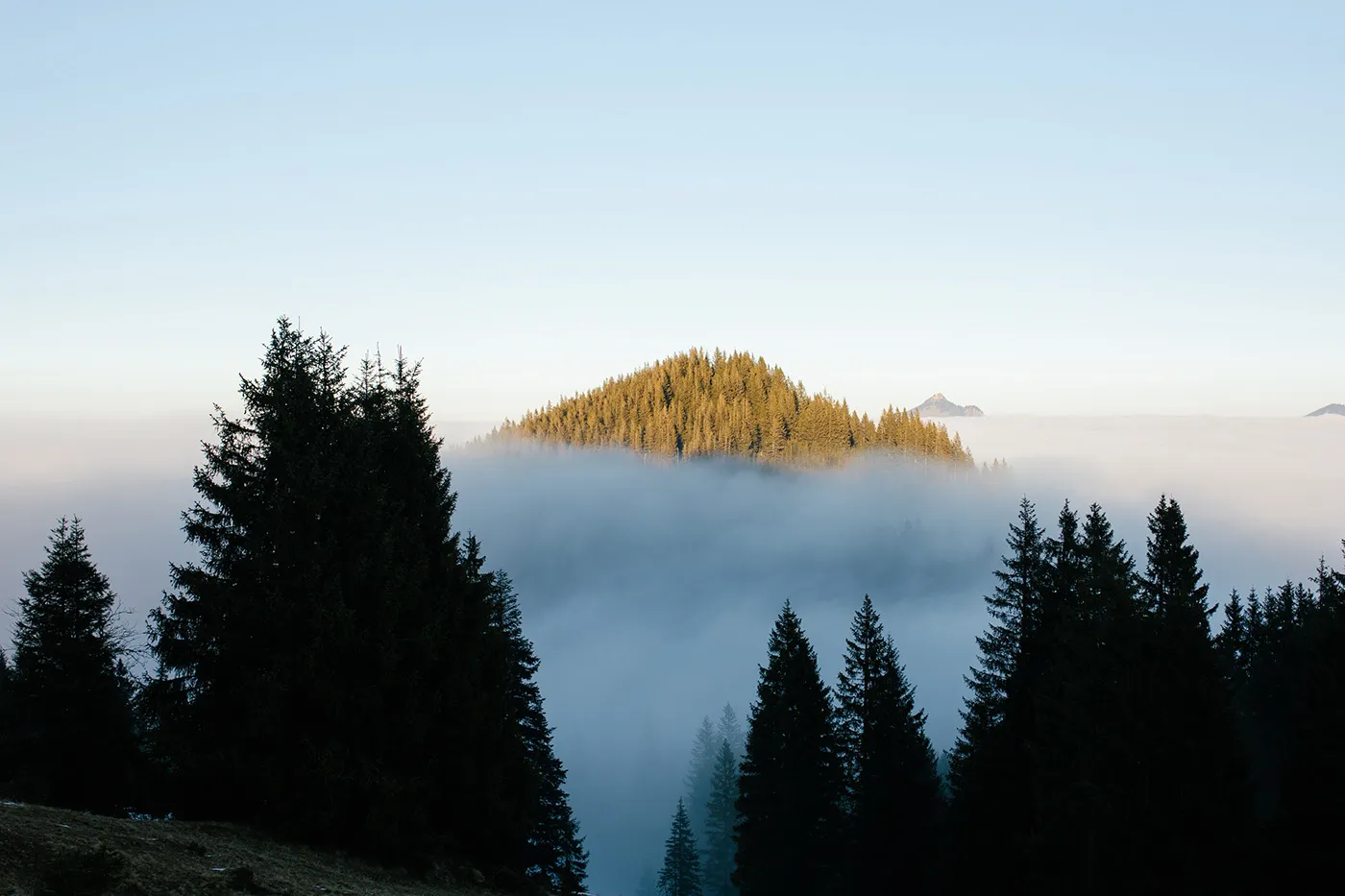 An evening over the clouds - un soir au dessus des nuages An evening over the clouds un soir au dessus des nuages florian wenzel 2 An-evening-over-the-clouds-un-soir-au-dessus-des-nuages-florian-wenzel