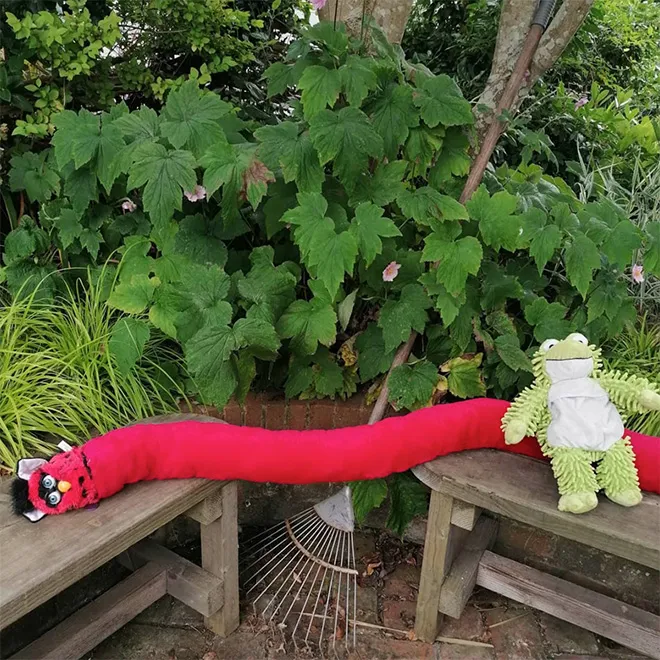 De très longs Furby - des Furby mille-pattes De tres longs Furby rallonge mille patte 14 De-tres-longs-Furby-rallonge-mille-patte