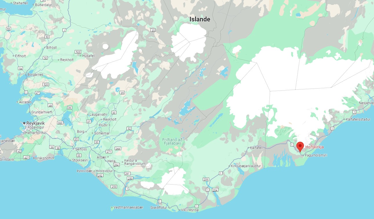 L'église Hofskirkja, la seule église avec un toit en herbe L eglise Hofskirkja la seule eglise avec un toit en herbe hof islande maps L-eglise-Hofskirkja-la-seule-eglise-avec-un-toit-en-herbe-hof-islande-maps