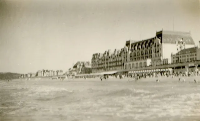 La France des années 1940 sous l'objectif d'un soldat allemand La France des annees 1940 sous l objectif d un soldat allemand 1 cabourg La-France-des-annees-1940-sous-l-objectif-d-un-soldat-allemand-1-cabourg