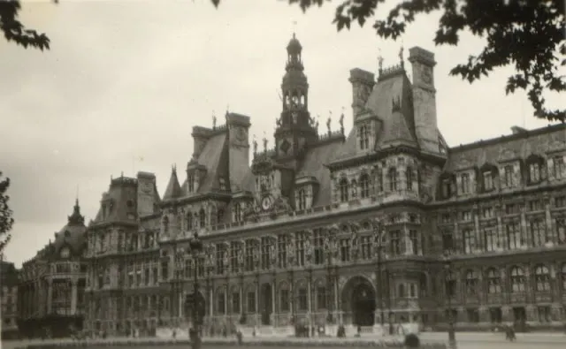 La France des années 1940 sous l'objectif d'un soldat allemand La France des annees 1940 sous l objectif d un soldat allemand 11 hotel de ville paris La-France-des-annees-1940-sous-l-objectif-d-un-soldat-allemand-11-hotel-de-ville-paris