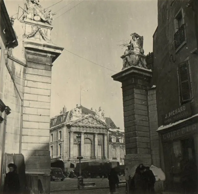 La France des années 1940 sous l'objectif d'un soldat allemand La France des annees 1940 sous l objectif d un soldat allemand 16 palais des ducs de bourgogne dijon La-France-des-annees-1940-sous-l-objectif-d-un-soldat-allemand-16-palais-des-ducs-de-bourgogne-dijon