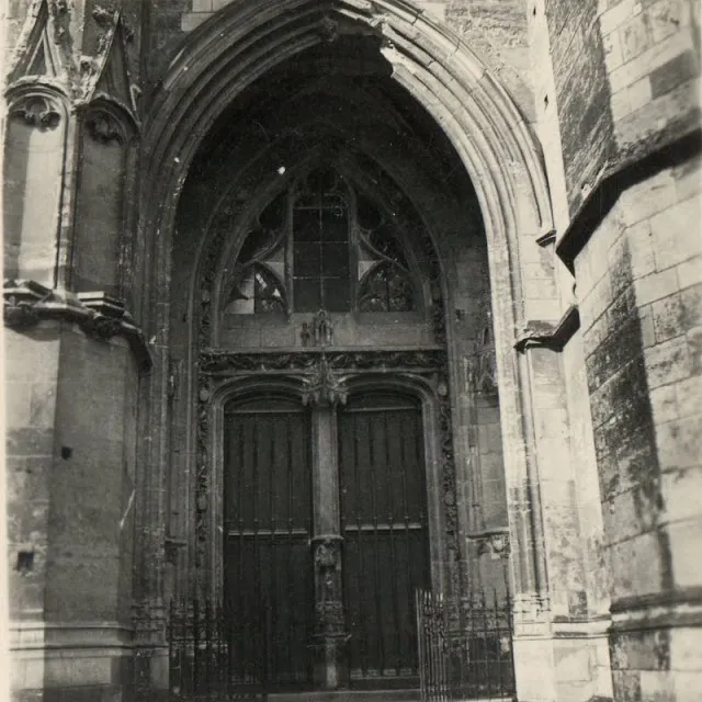 La France des années 1940 sous l'objectif d'un soldat allemand La France des annees 1940 sous l objectif d un soldat allemand 3 cathedrale saint cyr nevers La-France-des-annees-1940-sous-l-objectif-d-un-soldat-allemand-3-cathedrale-saint-cyr-nevers