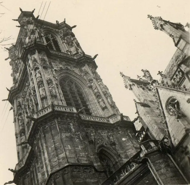 La France des années 1940 sous l'objectif d'un soldat allemand La France des annees 1940 sous l objectif d un soldat allemand 4 cathedrale saint cyr nevers La-France-des-annees-1940-sous-l-objectif-d-un-soldat-allemand-4-cathedrale-saint-cyr-nevers