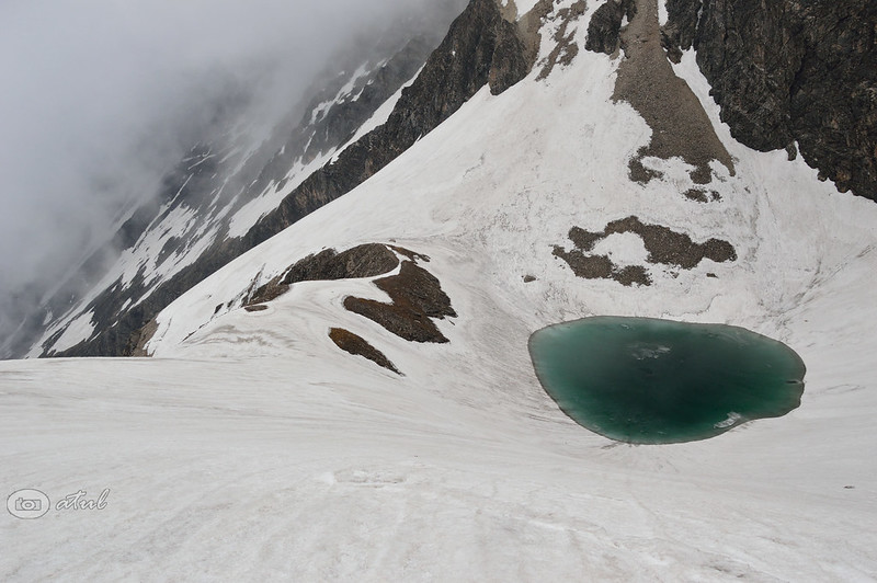 Le lac Roopkund, le lac des squelettes Le lac Roopkund le lac des squelettes himalaya inde 1 Le-lac-Roopkund-le-lac-des-squelettes-himalaya-inde-1.