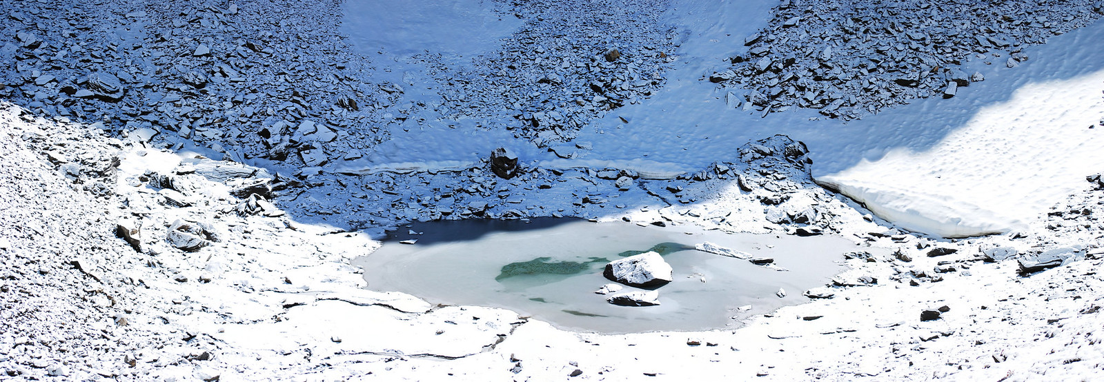 Le lac Roopkund le lac des squelettes himalaya inde Le lac Roopkund le lac des squelettes himalaya inde