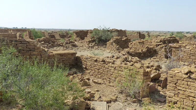 Les ruines du village abandonné de Kuldhara Les ruines du village abandonne de Kuldhara 6 Les-ruines-du-village-abandonne-de-Kuldhara-6