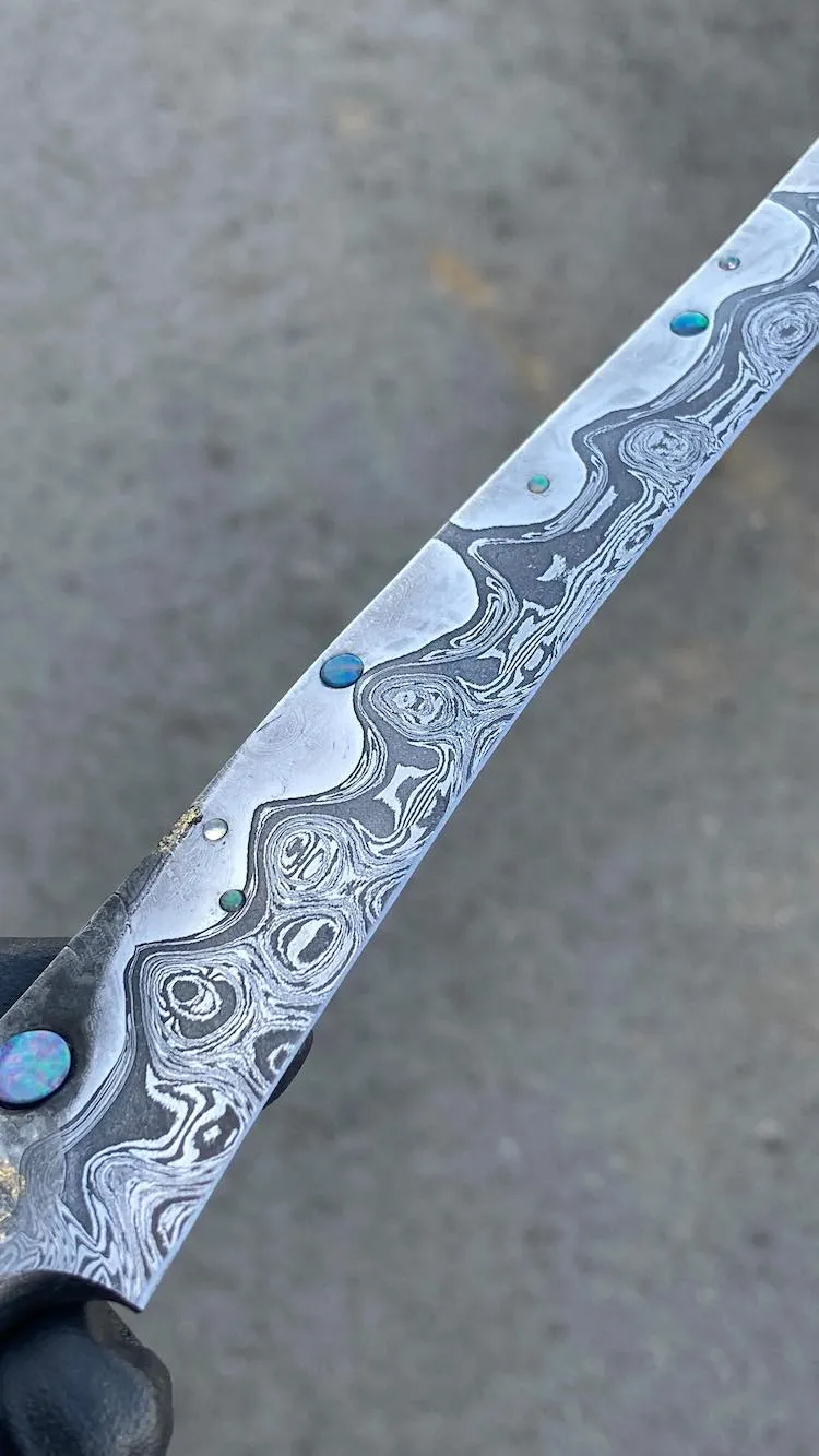 Nebula - un couteau dans une météorite de 4,5 milliards d'années Nebula un couteau dans une meteorite de 4 5 milliards d annees tristan dare 3 Nebula un couteau dans une meteorite de 4 5 milliards d annees tristan dare 3