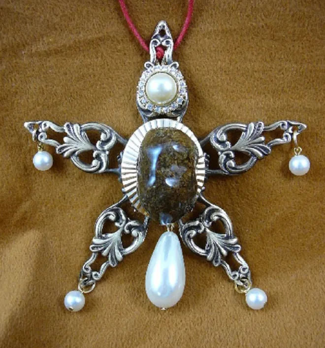 Des bijoux en crotte d'orignal des bijoux en crotte d orignal elan collier pendetif boucles d oreilles caca 5 des-bijoux-en-crotte-d-orignal-elan-collier-pendetif-boucles-d-oreilles-caca-5