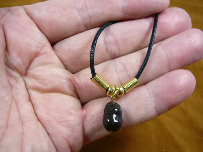 Des bijoux en crotte d'orignal des bijoux en crotte d orignal elan collier pendetif boucles d oreilles caca 6 des-bijoux-en-crotte-d-orignal-elan-collier-pendetif-boucles-d-oreilles-caca-6