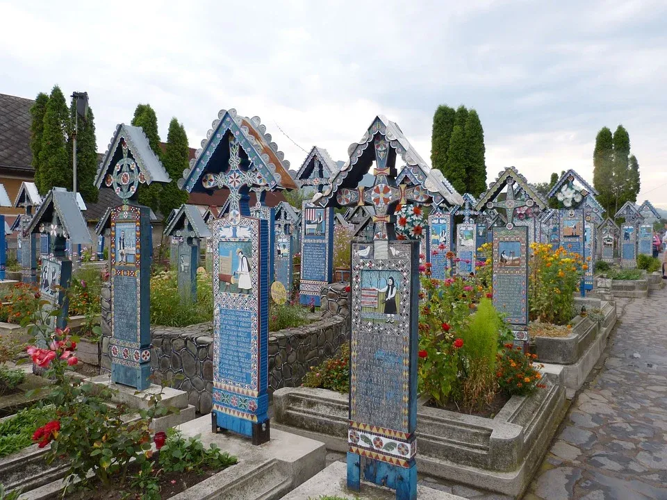 le joyeux cimetière de Sapanta dans les Maramures de Roumanie le joyeux cimetiere de Sapanta maramures roumanie tombe sculpture 11 le-joyeux-cimetiere-de-Sapanta-maramures-roumanie-tombe-sculpture-11