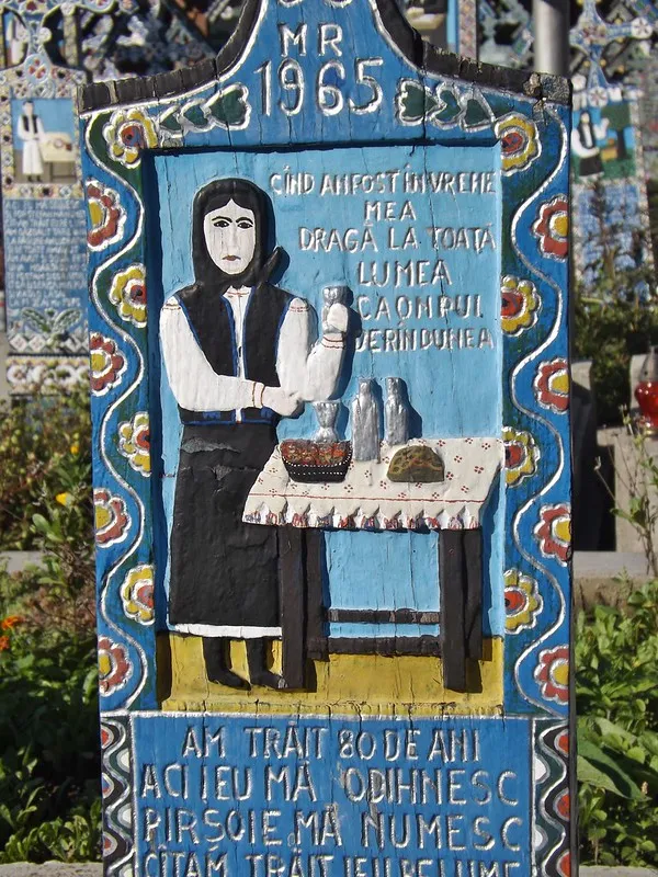 le joyeux cimetière de Sapanta dans les Maramures de Roumanie le joyeux cimetiere de Sapanta maramures roumanie tombe sculpture 8 le-joyeux-cimetiere-de-Sapanta-maramures-roumanie-tombe-sculpture-8