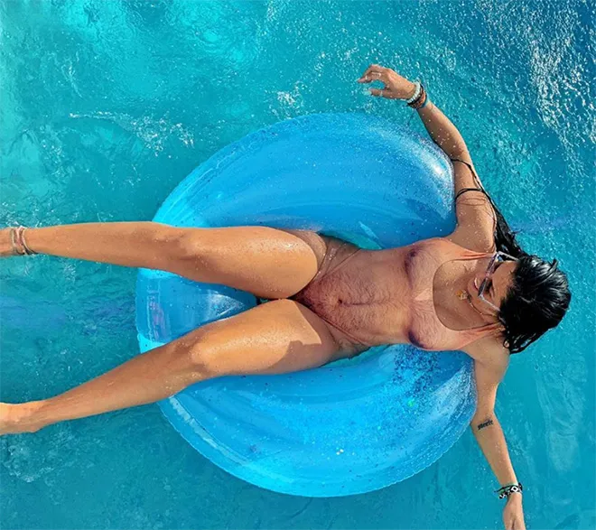 Le maillot de bain poilu, tendance de l'été? le maillot de bain poilu imitation homme mode 4 le-maillot-de-bain-poilu-imitation-homme-mode