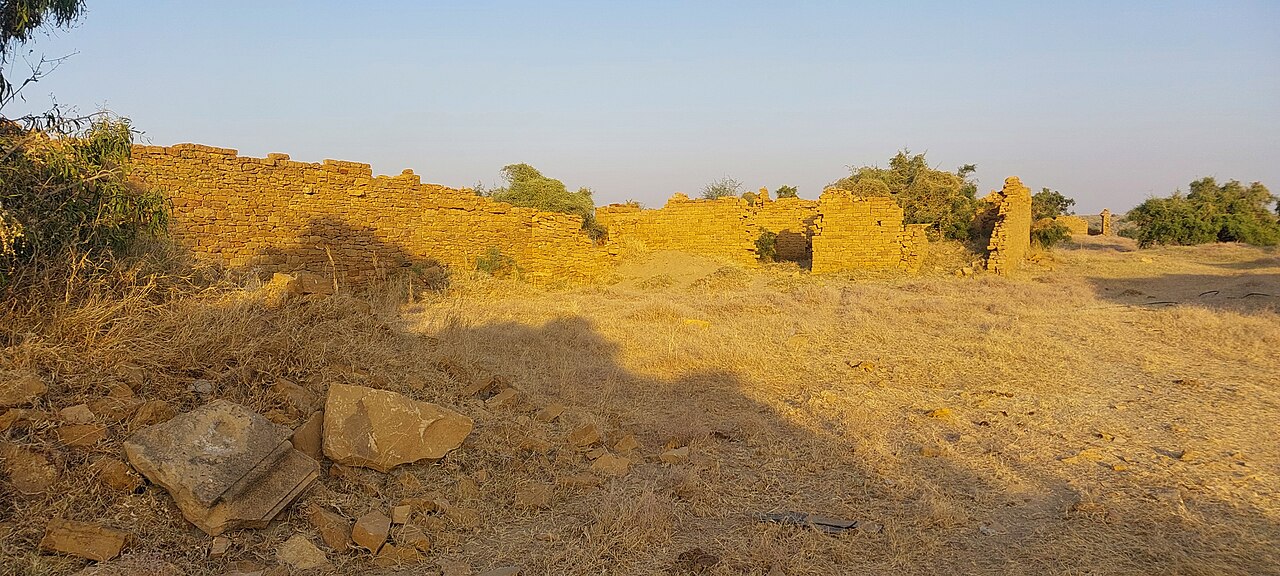 Panorama récent des ruines du village abandonné de Kuldhara près de Jaisalmer Panorama récent des ruines du village abandonné de Kuldhara près de Jaisalmer