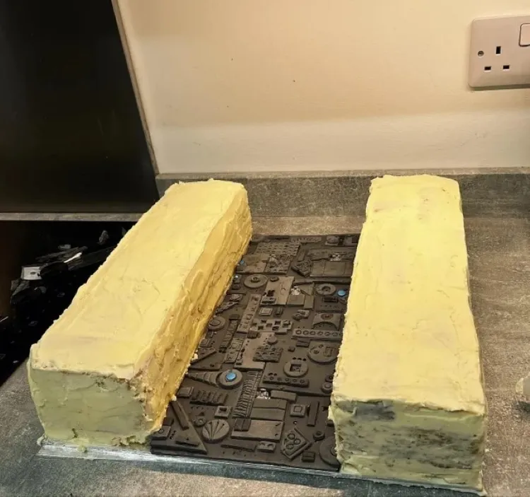 un gâteau en forme de la tranchée de l'étoile de la mort un gateau en forme de la tranchee de l etoile de la mort star wars3 un-gateau-en-forme-de-la-tranchee-de-l-etoile-de-la-mort-star-wars