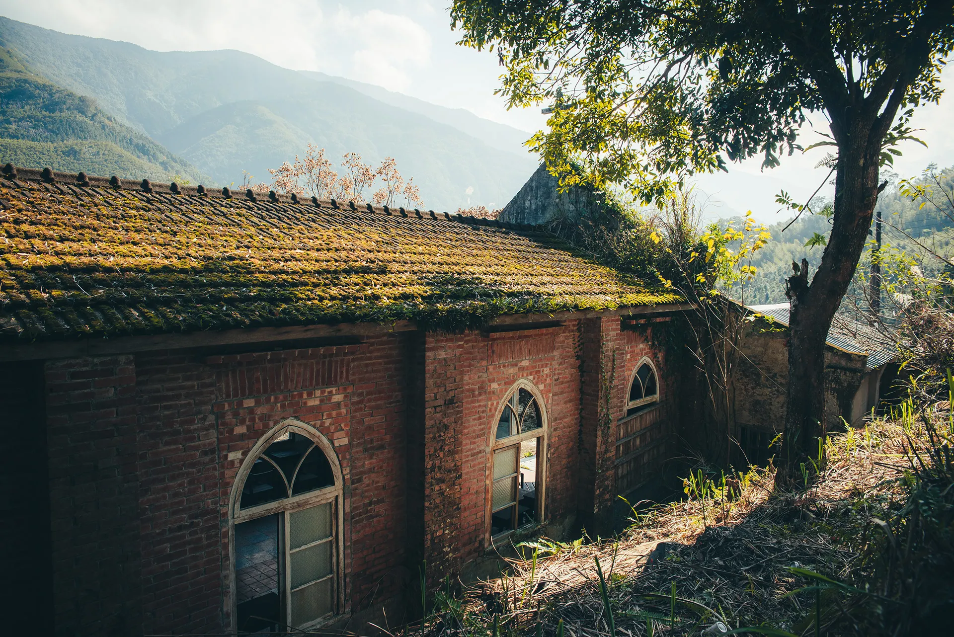 Urbex: exploration d'une église abandonnée à Taïwan urbex exploration d une eglise abandonnee a Taiwan 10 urbex-exploration-d-une-eglise-abandonnee-a-Taiwan