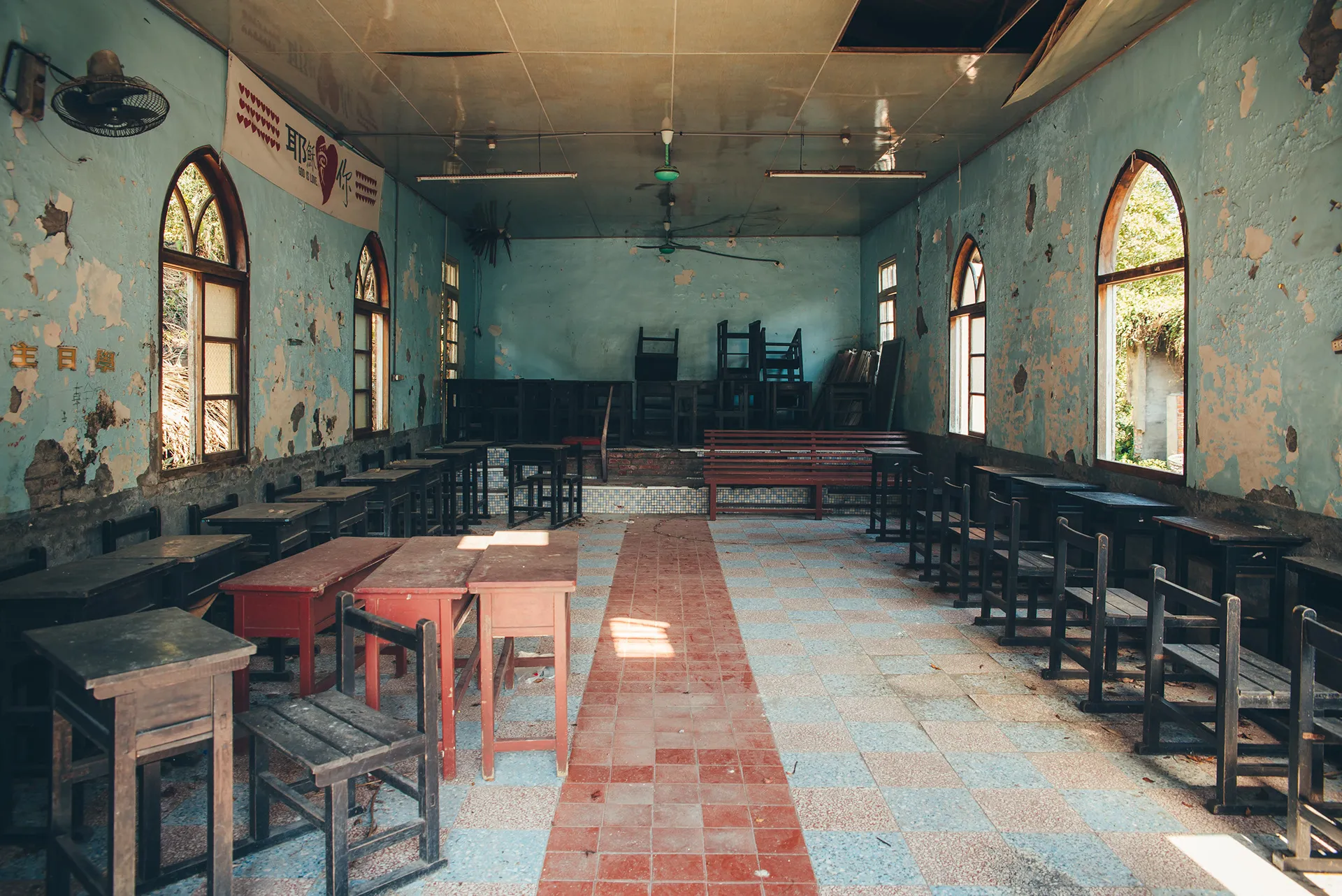 Urbex: exploration d'une église abandonnée à Taïwan urbex exploration d une eglise abandonnee a Taiwan 4 urbex-exploration-d-une-eglise-abandonnee-a-Taiwan