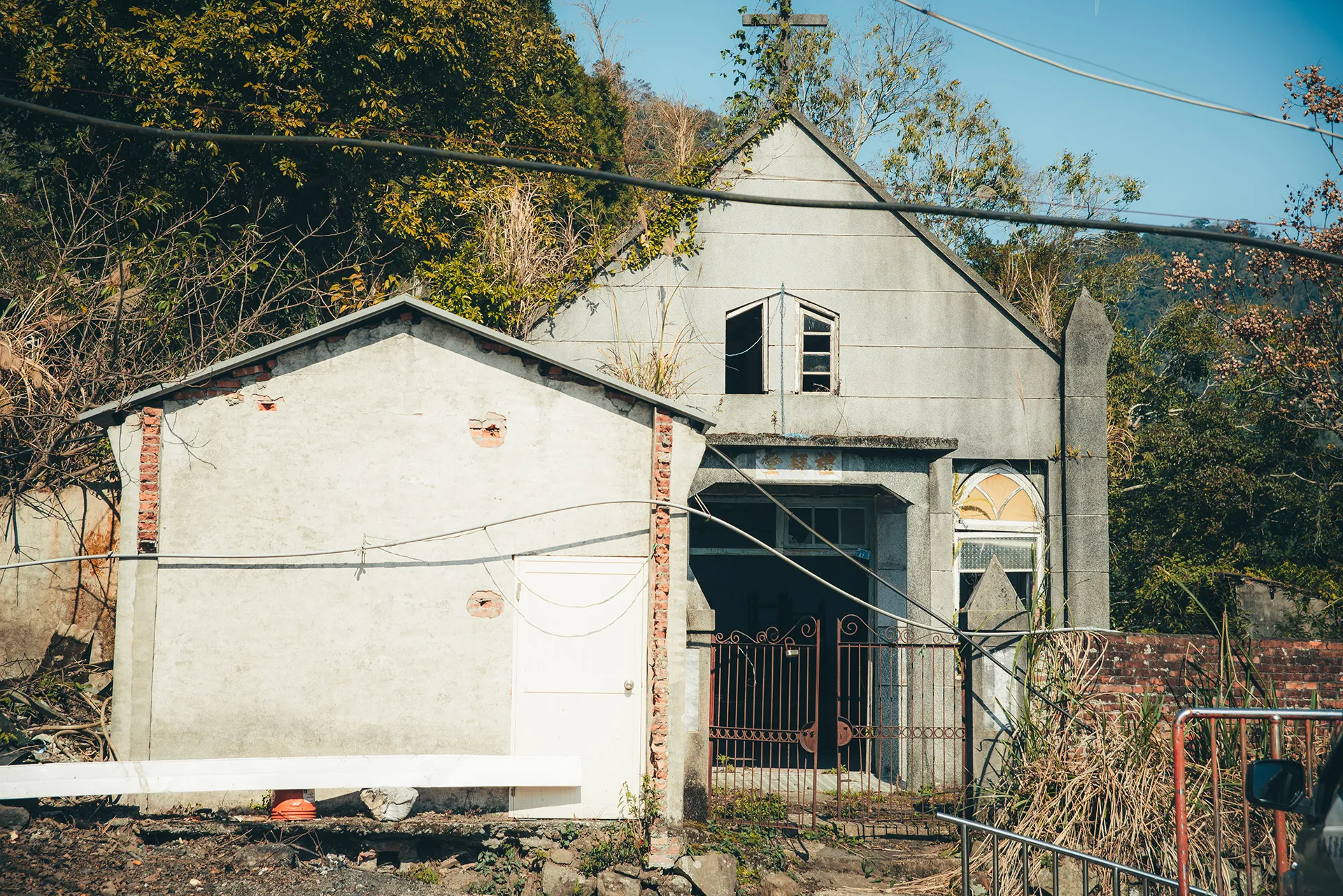 Urbex: exploration d'une église abandonnée à Taïwan urbex exploration d une eglise abandonnee a Taiwan 7 urbex-exploration-d-une-eglise-abandonnee-a-Taiwan