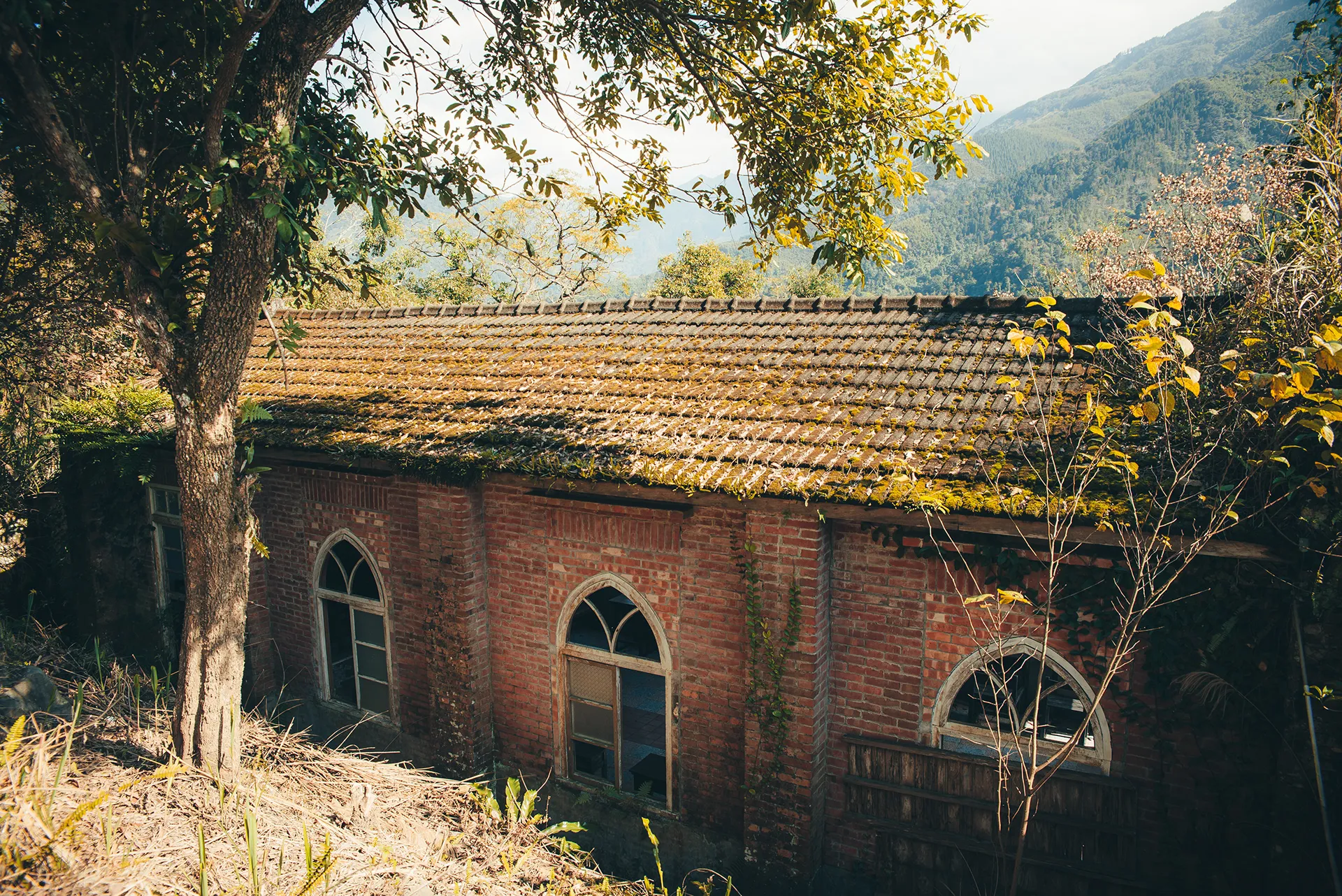 Urbex: exploration d'une église abandonnée à Taïwan urbex exploration d une eglise abandonnee a Taiwan 8 urbex-exploration-d-une-eglise-abandonnee-a-Taiwan