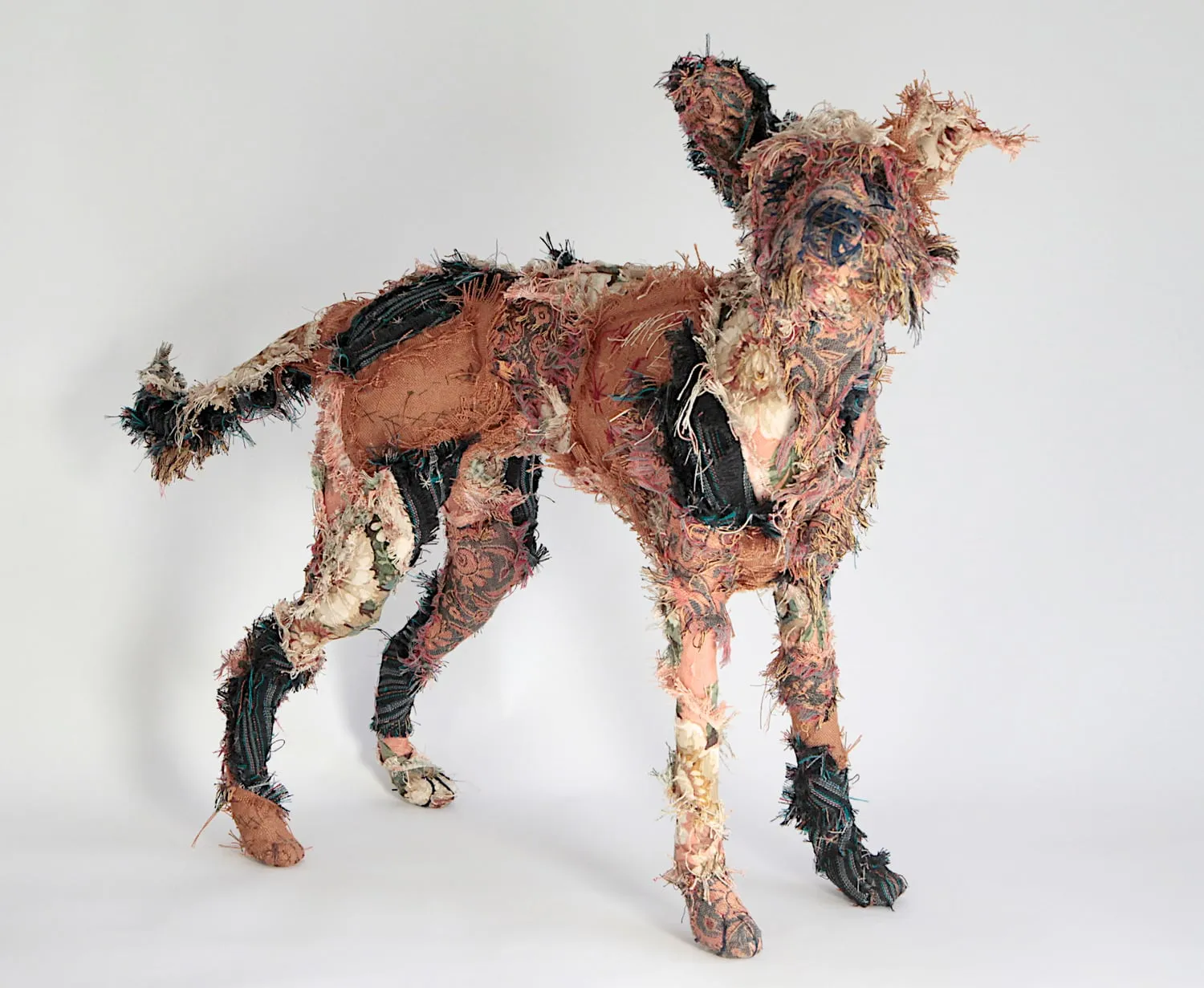 Des chiens textiles en patchwork par Barbara Franc Des chiens textiles en patchwork par Barbara Franc 3 Des-chiens-textiles-en-patchwork-par-Barbara-Franc-3