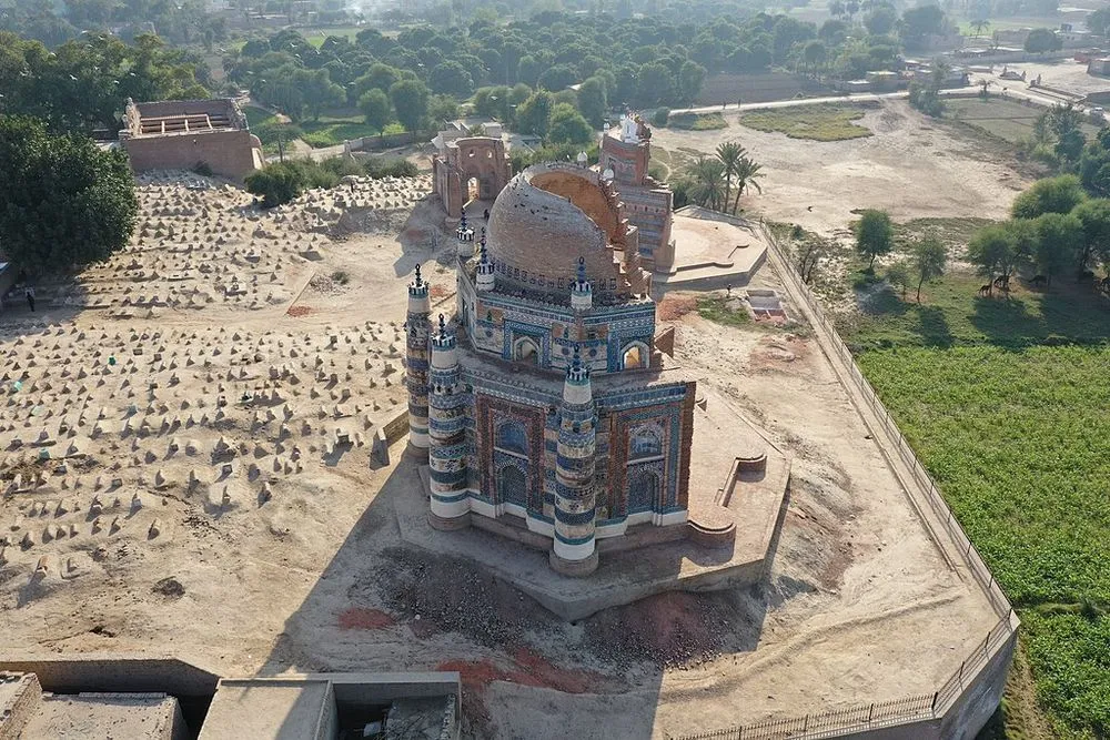 Le tombeau de Bibi Jawindi, un monument en grand péril Le tombeau de Bibi Jawindi un monument ruine pakistan uch 5 Le-tombeau-de-Bibi-Jawindi-un-monument-ruine-pakistan-uch-5