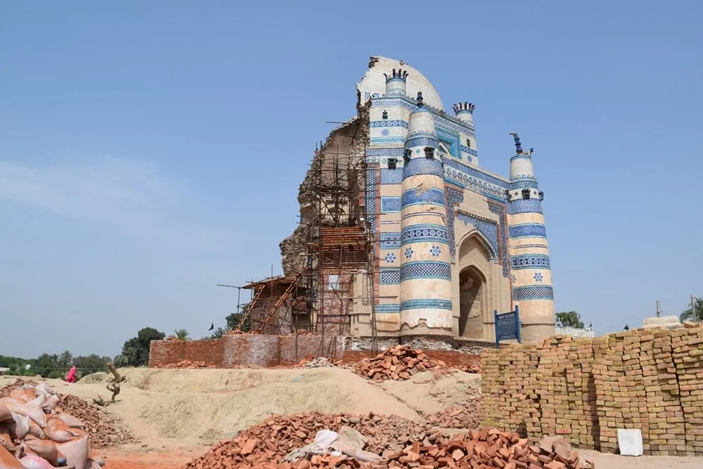 Le tombeau de Bibi Jawindi, un monument en grand péril Le tombeau de Bibi Jawindi un monument ruine pakistan uch 6 Le-tombeau-de-Bibi-Jawindi-un-monument-ruine-pakistan-uch-6
