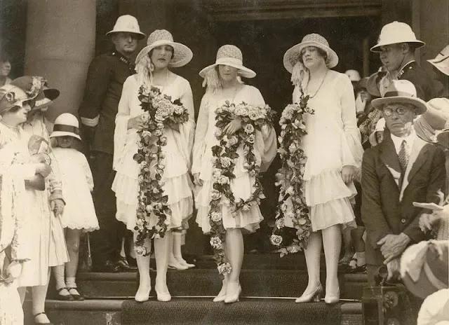 Quelques demoiselles d'honneur lors de mariages dans les années 1920 Quelques demoiselles dhonneur lors de mariages dans les annees 1920 10 Quelques-demoiselles-dhonneur-lors-de-mariages-dans-les-annees-1920-10