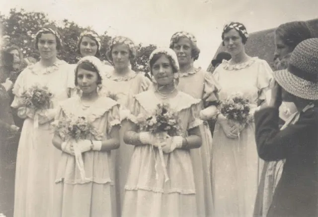 Quelques demoiselles d'honneur lors de mariages dans les années 1920 Quelques demoiselles dhonneur lors de mariages dans les annees 1920 11 Quelques-demoiselles-dhonneur-lors-de-mariages-dans-les-annees-1920-11