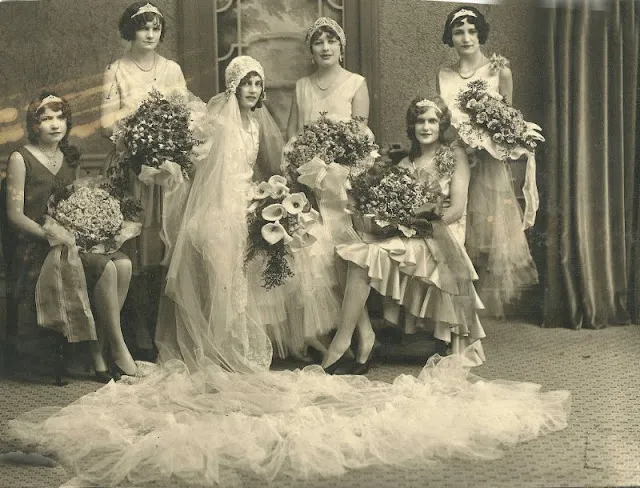 Quelques demoiselles d'honneur lors de mariages dans les années 1920 Quelques demoiselles dhonneur lors de mariages dans les annees 1920 16 Quelques-demoiselles-dhonneur-lors-de-mariages-dans-les-annees-1920-16