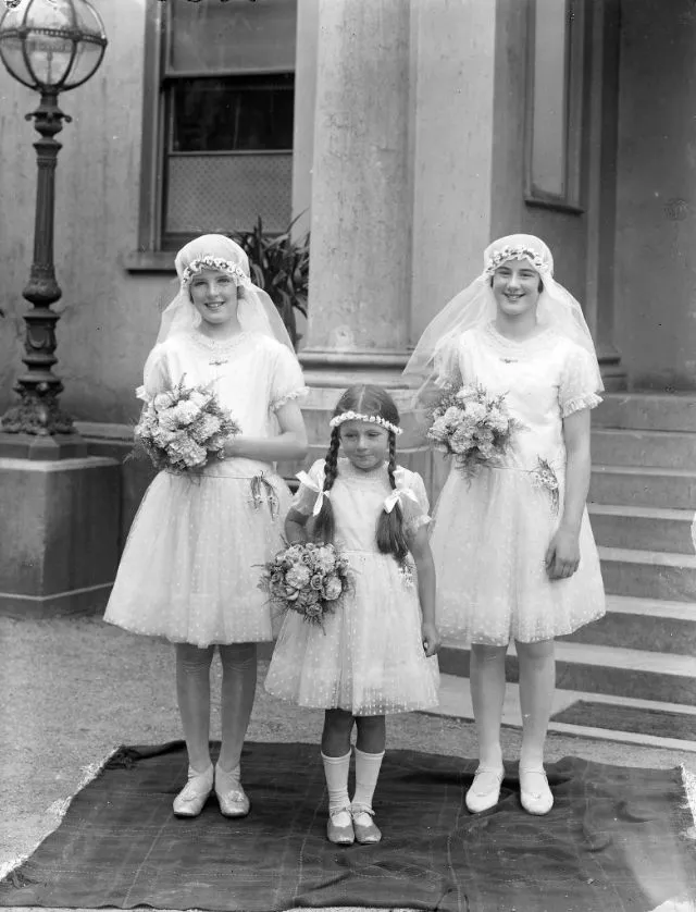 Quelques demoiselles d'honneur lors de mariages dans les années 1920 Quelques demoiselles dhonneur lors de mariages dans les annees 1920 17 Quelques-demoiselles-dhonneur-lors-de-mariages-dans-les-annees-1920-17