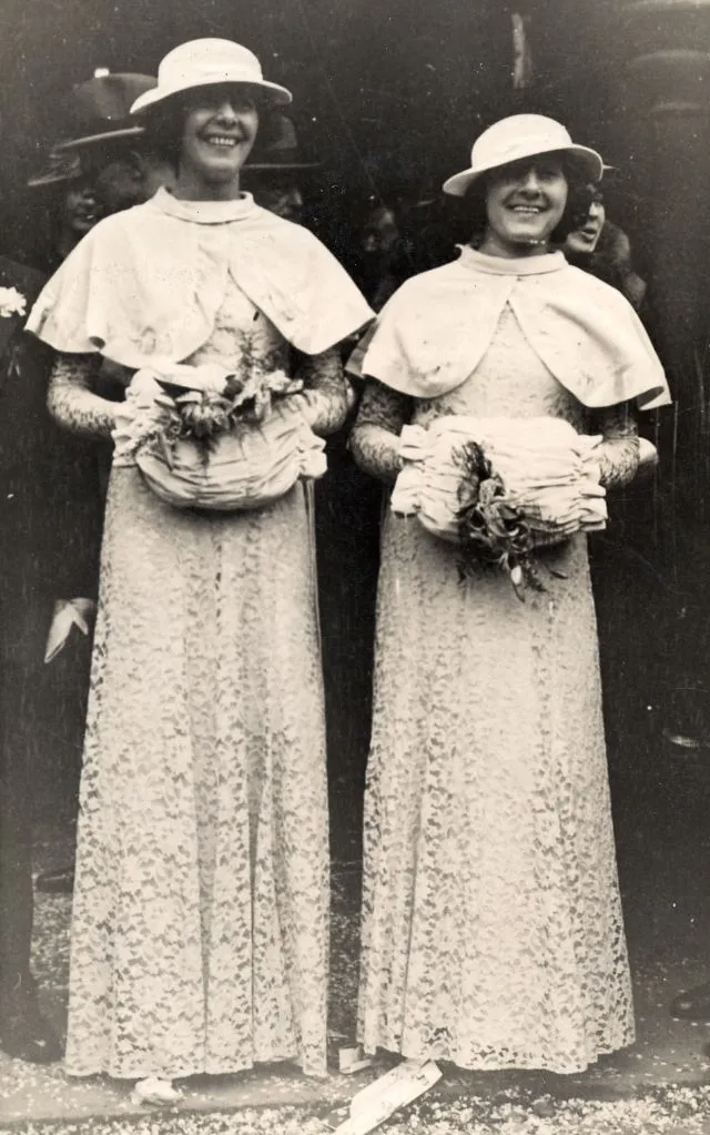 Quelques demoiselles d'honneur lors de mariages dans les années 1920 Quelques demoiselles dhonneur lors de mariages dans les annees 1920 18 Quelques-demoiselles-dhonneur-lors-de-mariages-dans-les-annees-1920-18